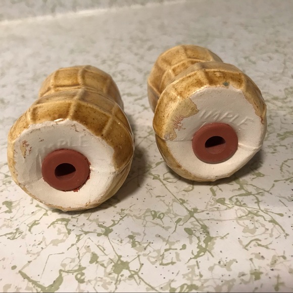 Vintage Anthropomorphic Ceramic Smiling Peanut Salt Pepper Shakers - Picture 3 of 4